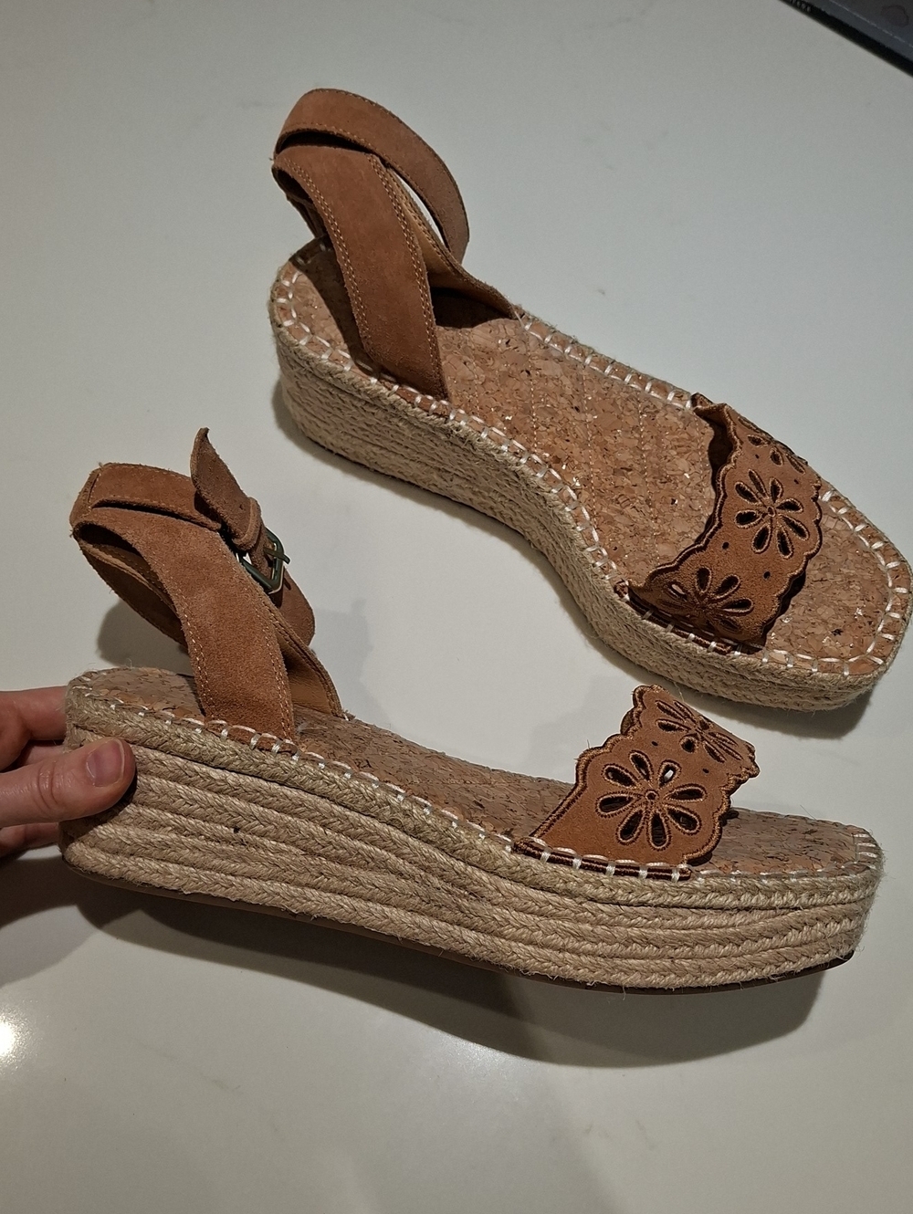 Crown & Vintage Tan Suede Boho Floral Laser-cut Platform Espadrilles (US 9.5)
